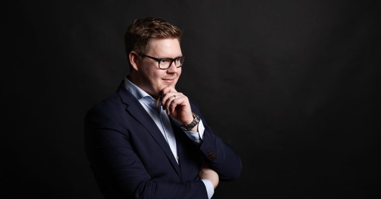 Eduskunnalla työntäyteinen kevät