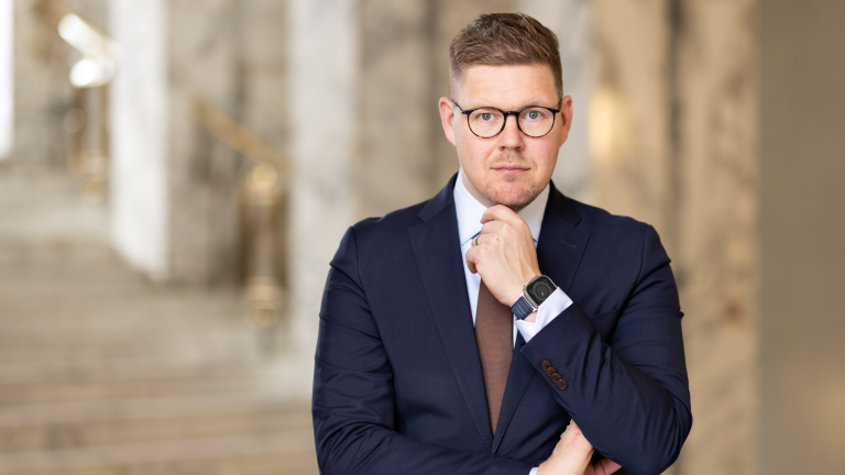SDP:n puheenjohtajaehdokas Antti Lindtman julkaisi visionsa vuoteen 2035 - Suomen suunta on tulevaisuus