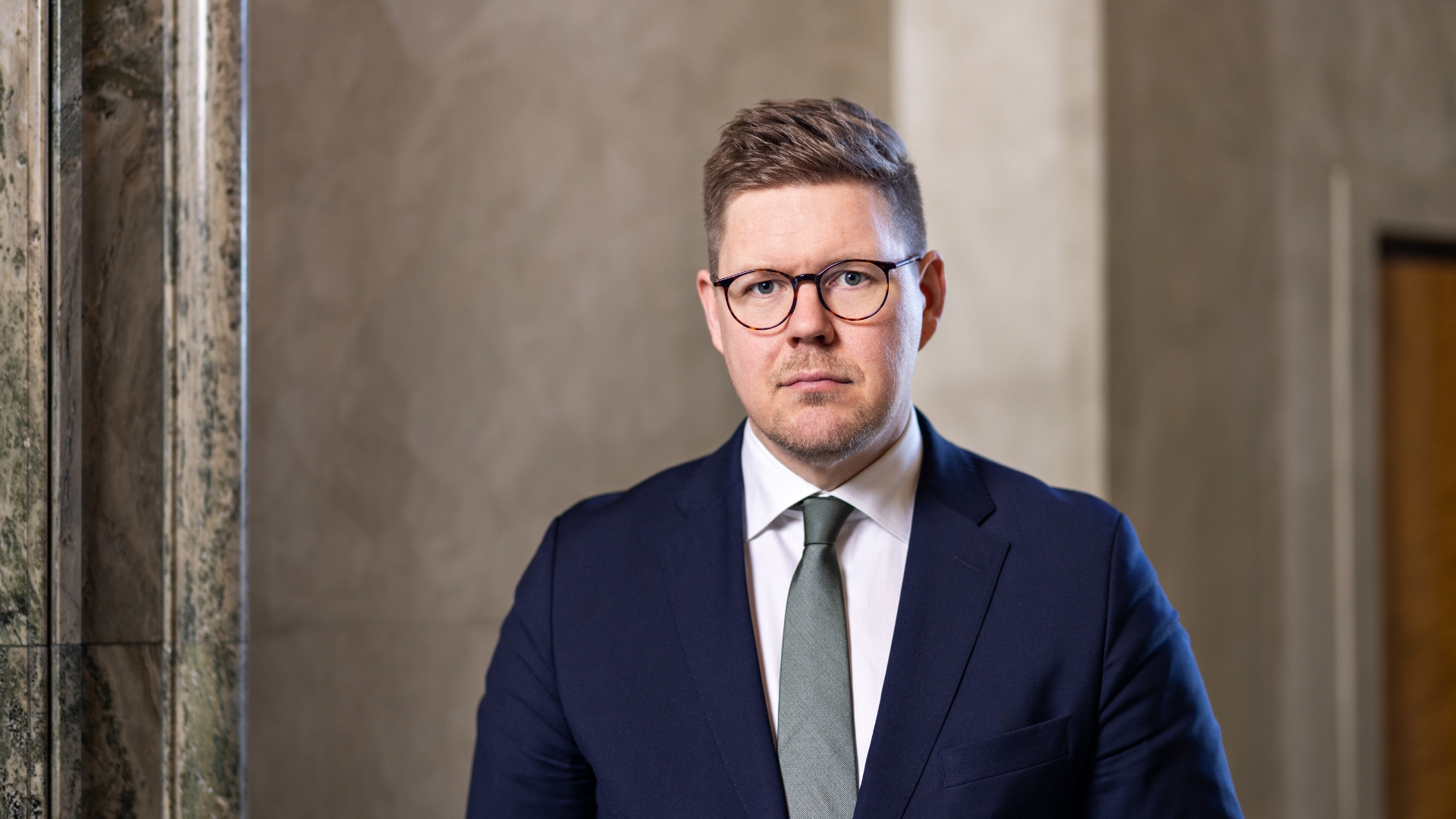 Miksi hallitus haluaa lisätä raskaussyrjintää työelämässä?